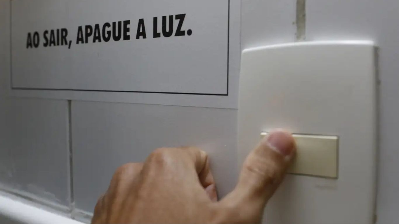 Nova tarifa social zera conta de luz para famílias de baixa renda com consumo de até 80 kWh