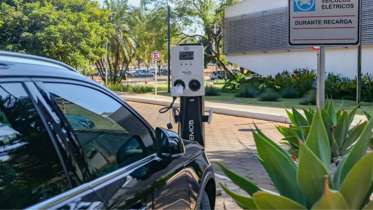 Nova alta no imposto de importação sobre carros elétricos pode impactar transição energética no Brasil