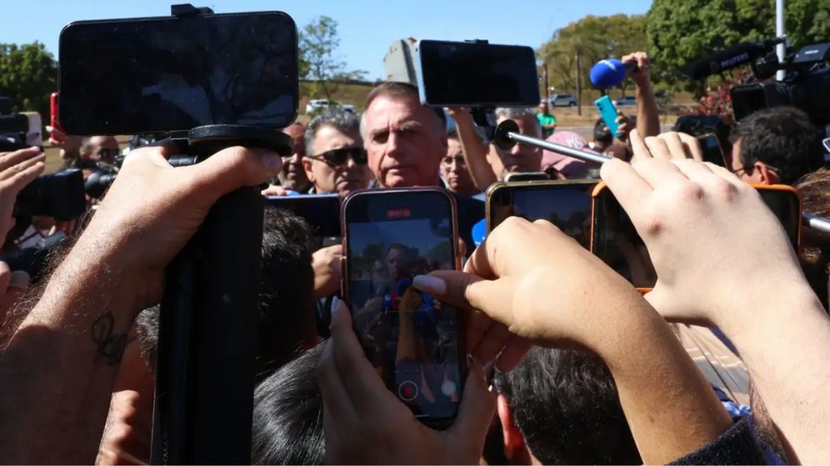 Bolsonaro fala após colocar tornozeleira eletrônica e chama medida de “suprema humilhação”
