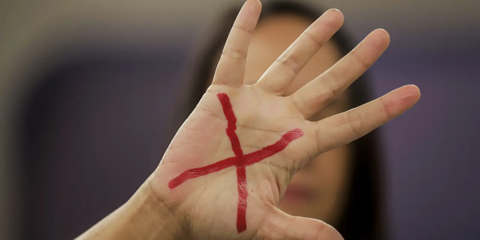 Decreto cria pensão especial para filhos órfãos de vítimas de feminicídio