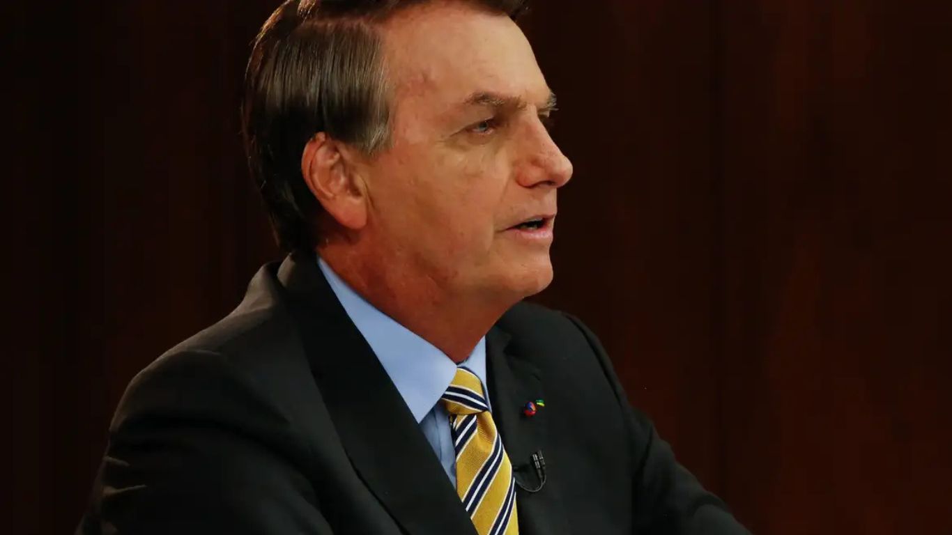 Bolsonaro é colocado em prisão domiciliar por descumprir medidas cautelares