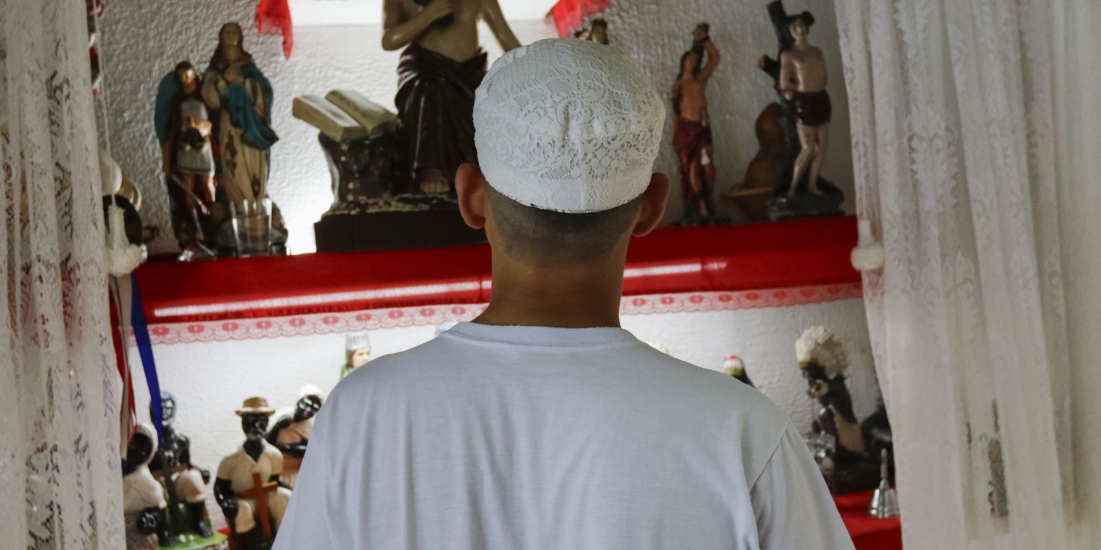 Justiça condena empresa por racismo religioso contra varredor de rua adepto da umbanda