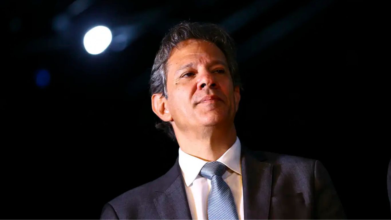 Governo prepara medidas emergenciais para proteger empresas brasileiras afetadas por tarifaço de Trump