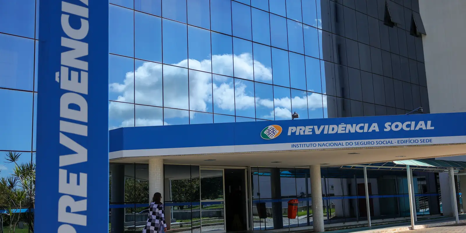 INSS suspende contrato com a Crefisa