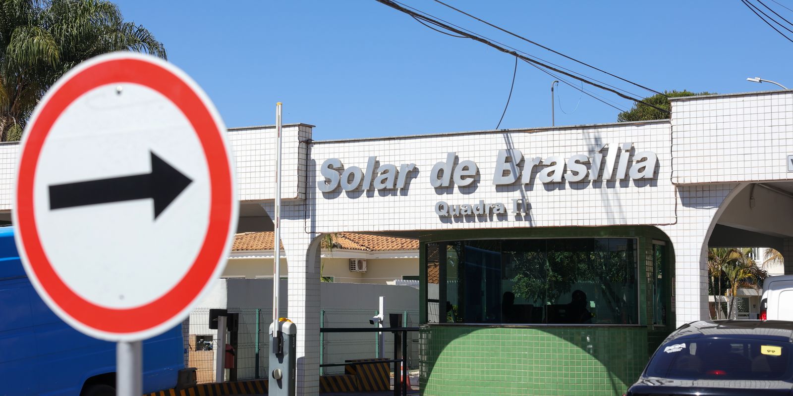 Moraes determina vigilância integral da casa de Bolsonaro em Brasília