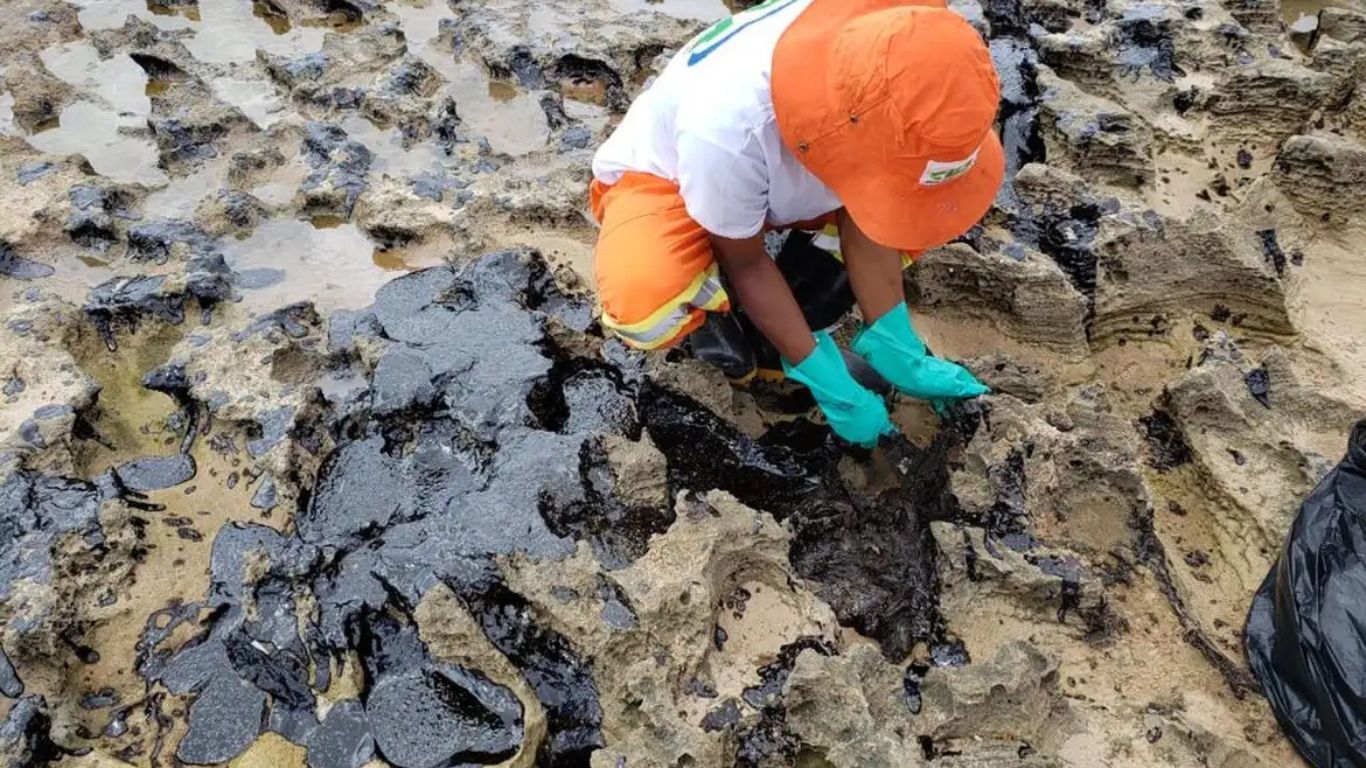 Seis anos após desastre do óleo, MPF ainda aguarda dados do exterior para identificar culpados