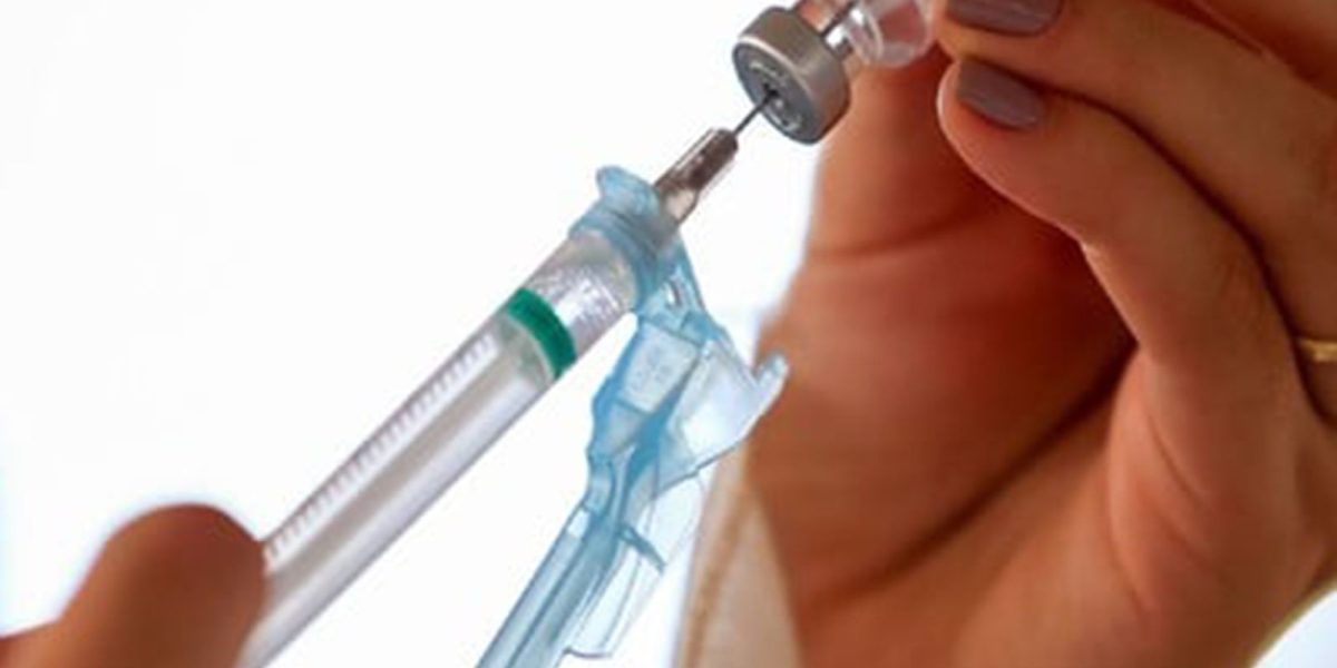 Vacina contra herpes-zóster pode reduzir risco de doenças cardíacas, aponta estudo