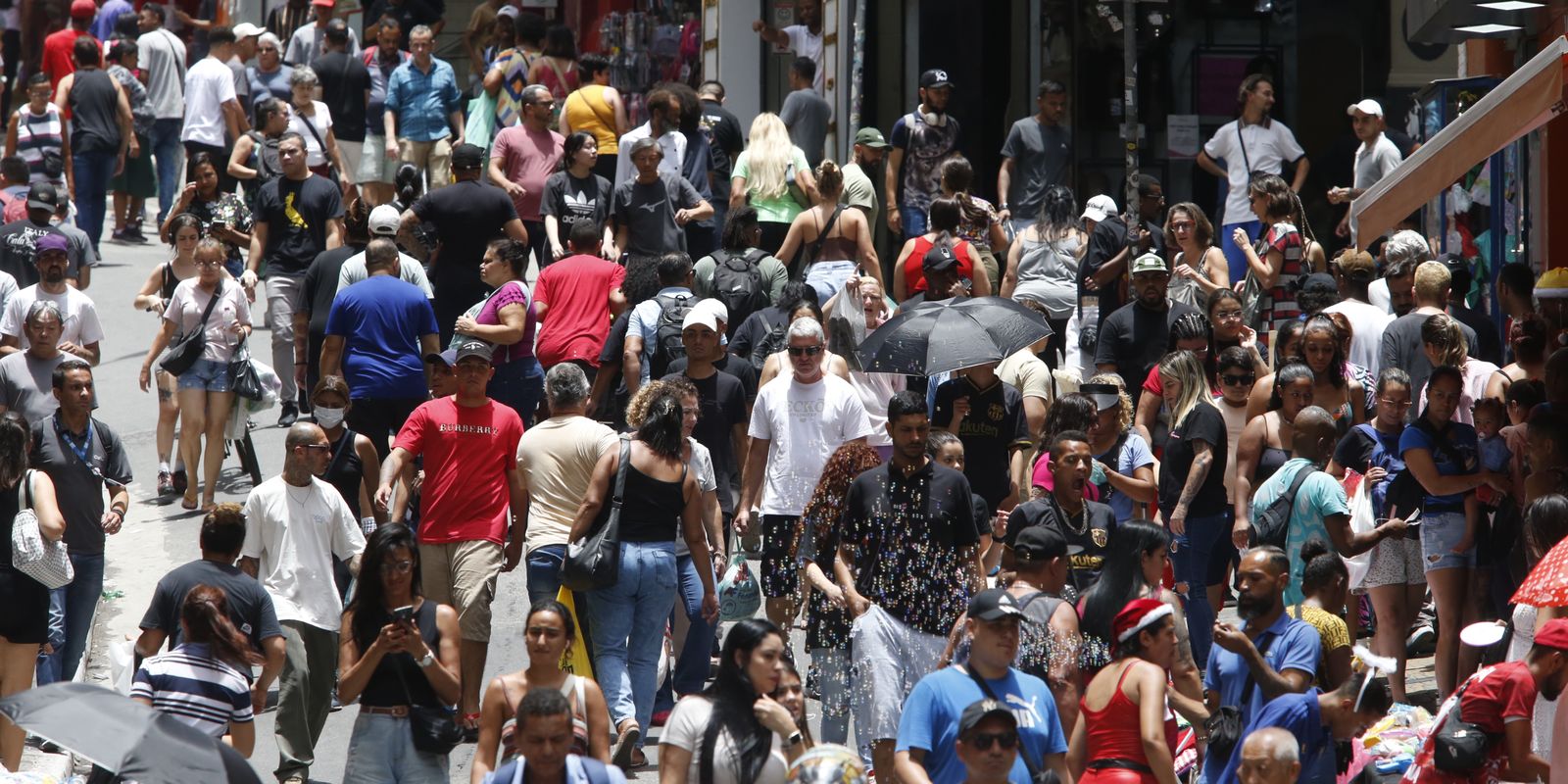 População do Brasil chega a 213,4 milhões, aponta IBGE