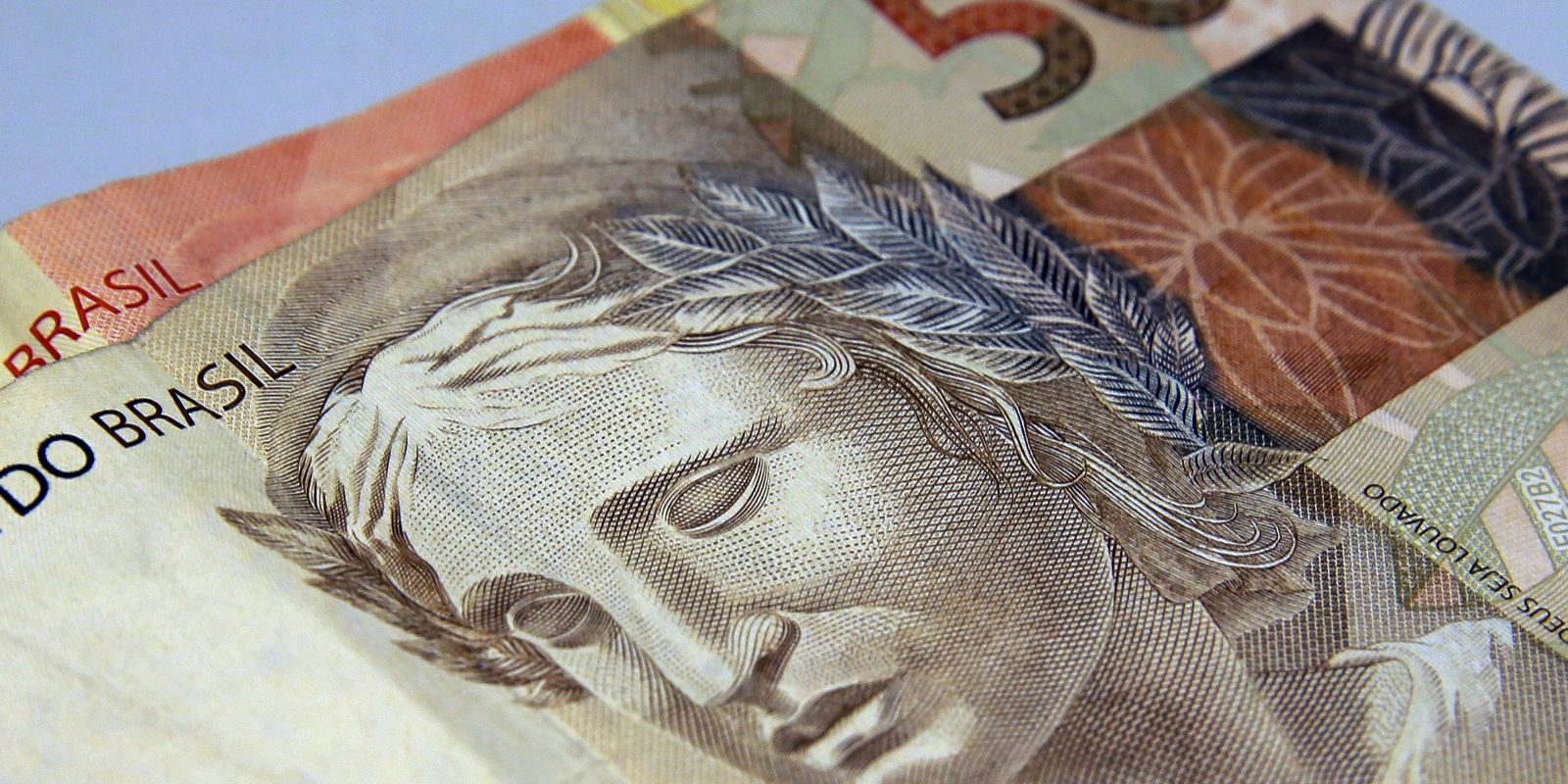 Renda do 0,1% mais rico cresce cinco vezes mais rápido que a média dos brasileiros