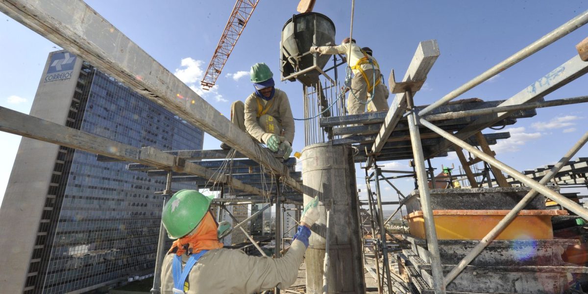 Sinduscon-SP reduz projeção e prevê alta de 2,2% na construção em 2025
