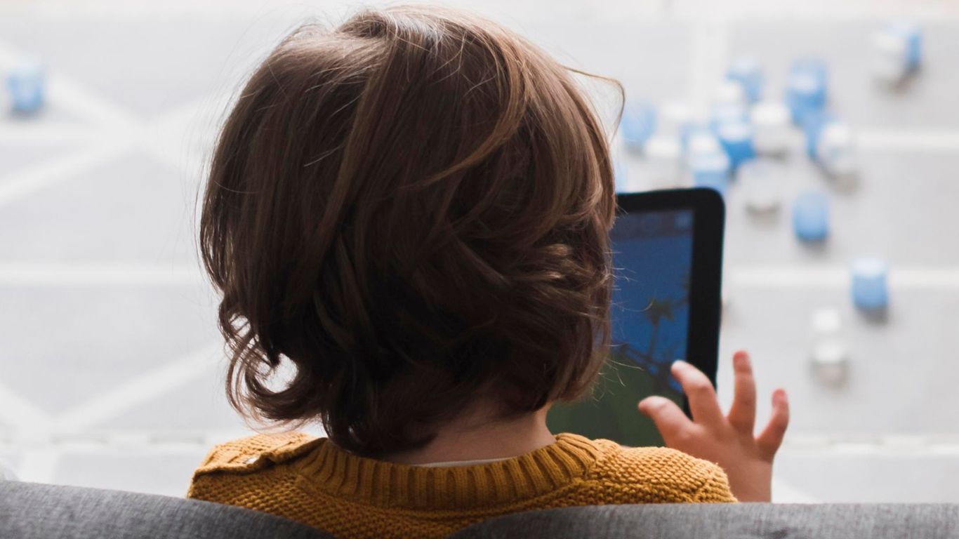 Como proteger crianças e adolescentes nas redes sociais?