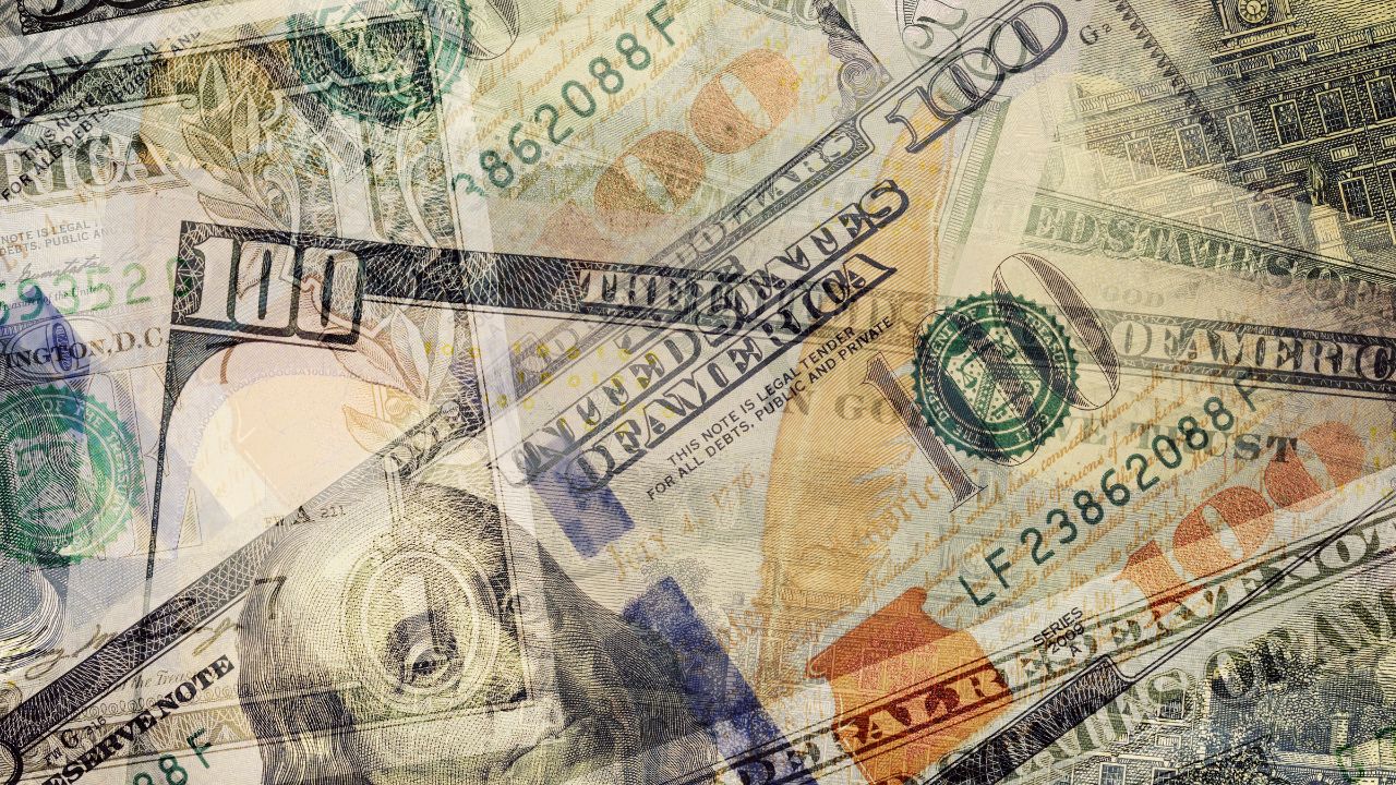 Dólar fecha abaixo de R$ 5,40 e bolsa atinge maior nível em um mês com dados de inflação