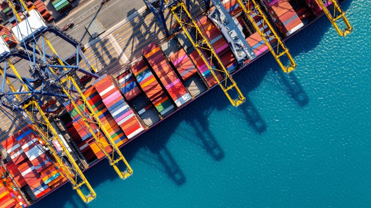 Com tarifaço, desafio de exportadores é encontrar novos mercados