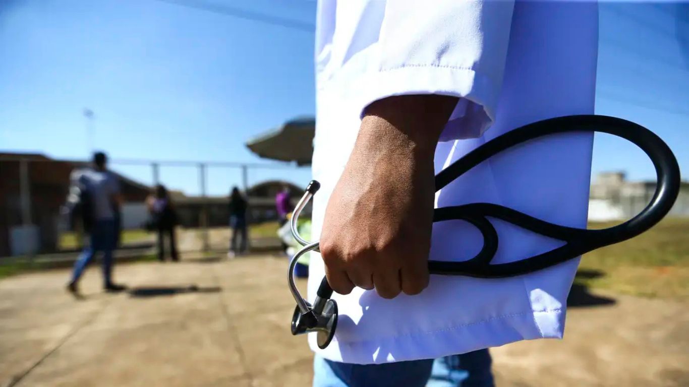 EUA tentam asfixiar Cuba via bloqueio da exportação de serviço médico