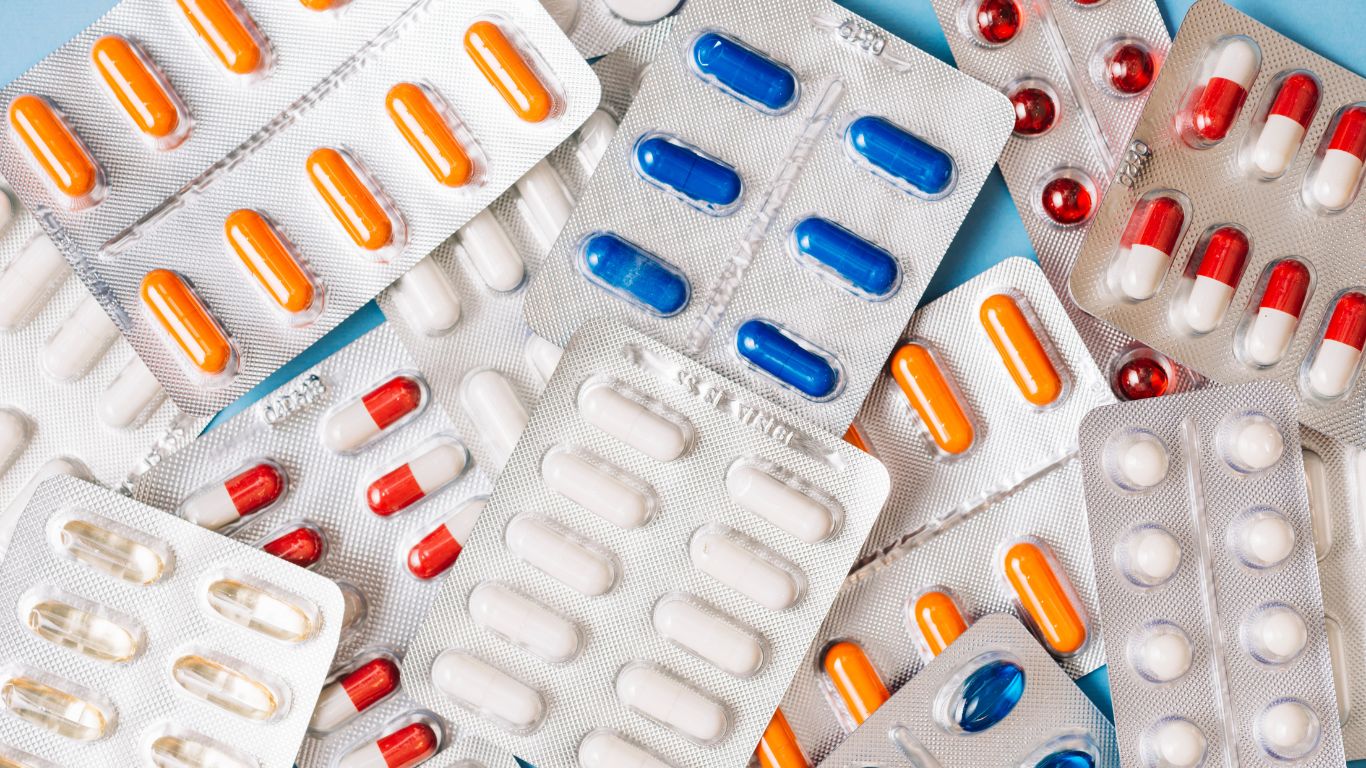 Cimed processa Ultrafarma por imitação de embalagem e reacende discussão sobre concorrência desleal
