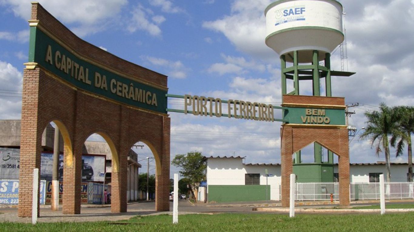 Servidora deverá ressarcir município por exercer atividade remunerada durante licença médica