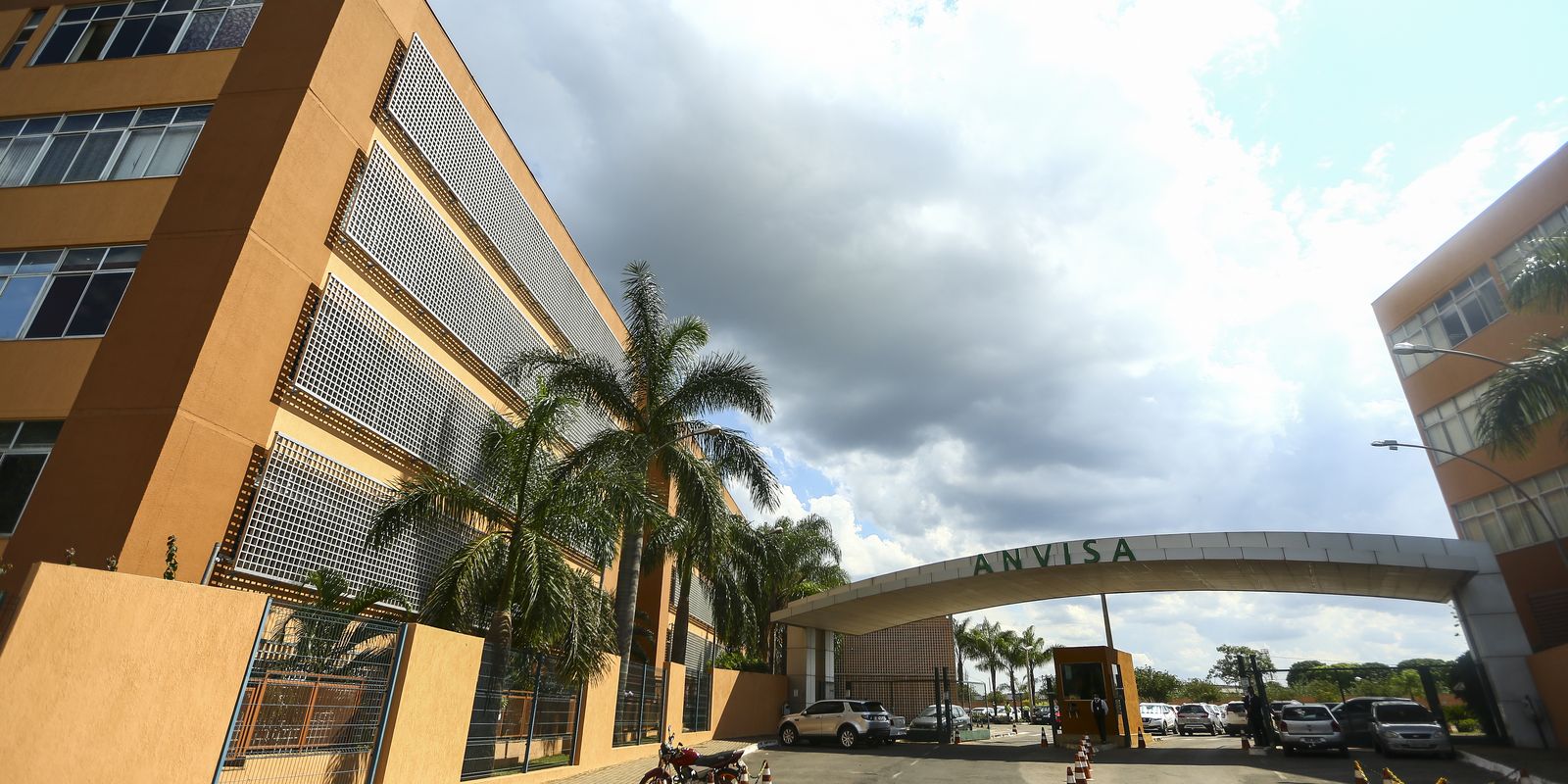 Anvisa proíbe venda de 32 suplementos da Ervas Brasillis por falta de licença sanitária