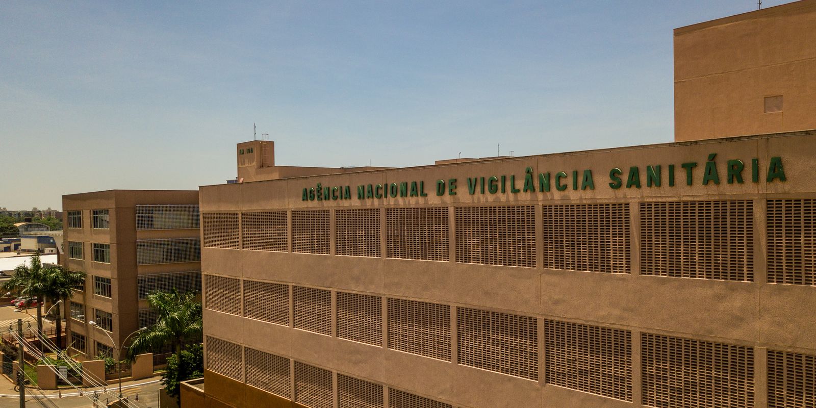 Anvisa determina apreensão de azeite clandestino e suplemento para emagrecimento sem registro
