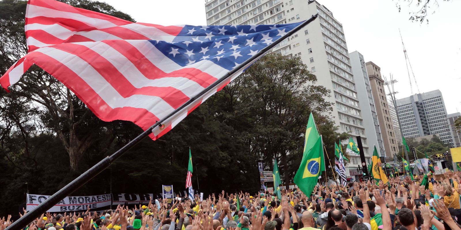 Direita ocupa Paulista em ato por Bolsonaro e anistia