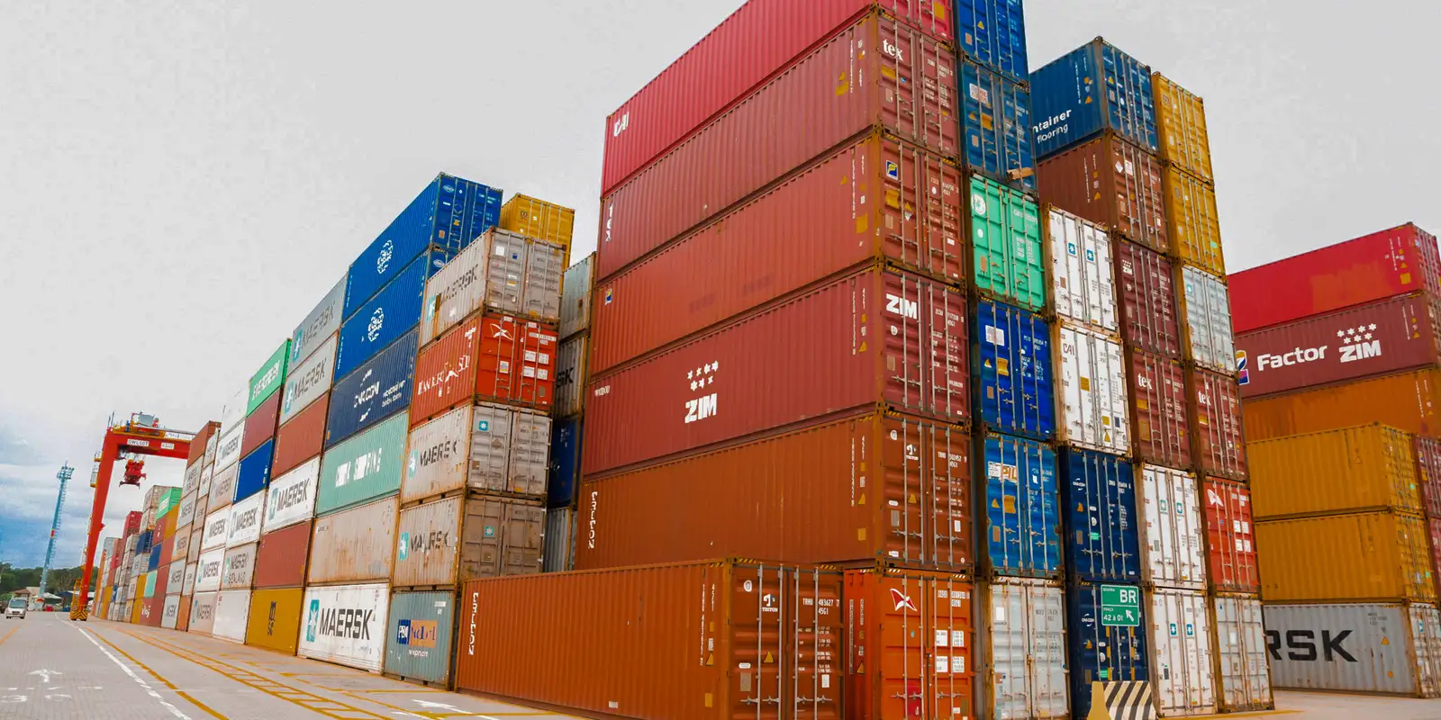 Brasil registra superávit comercial de US$ 6,1 bi em agosto, mas exportações para os EUA despencam