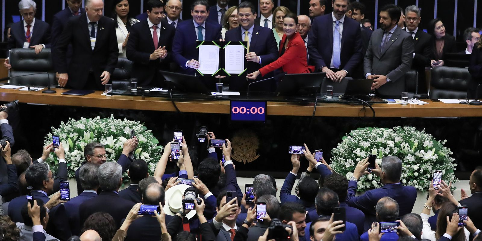 Congresso promulga PEC que retira precatórios do teto e cria novas regras para pagamento