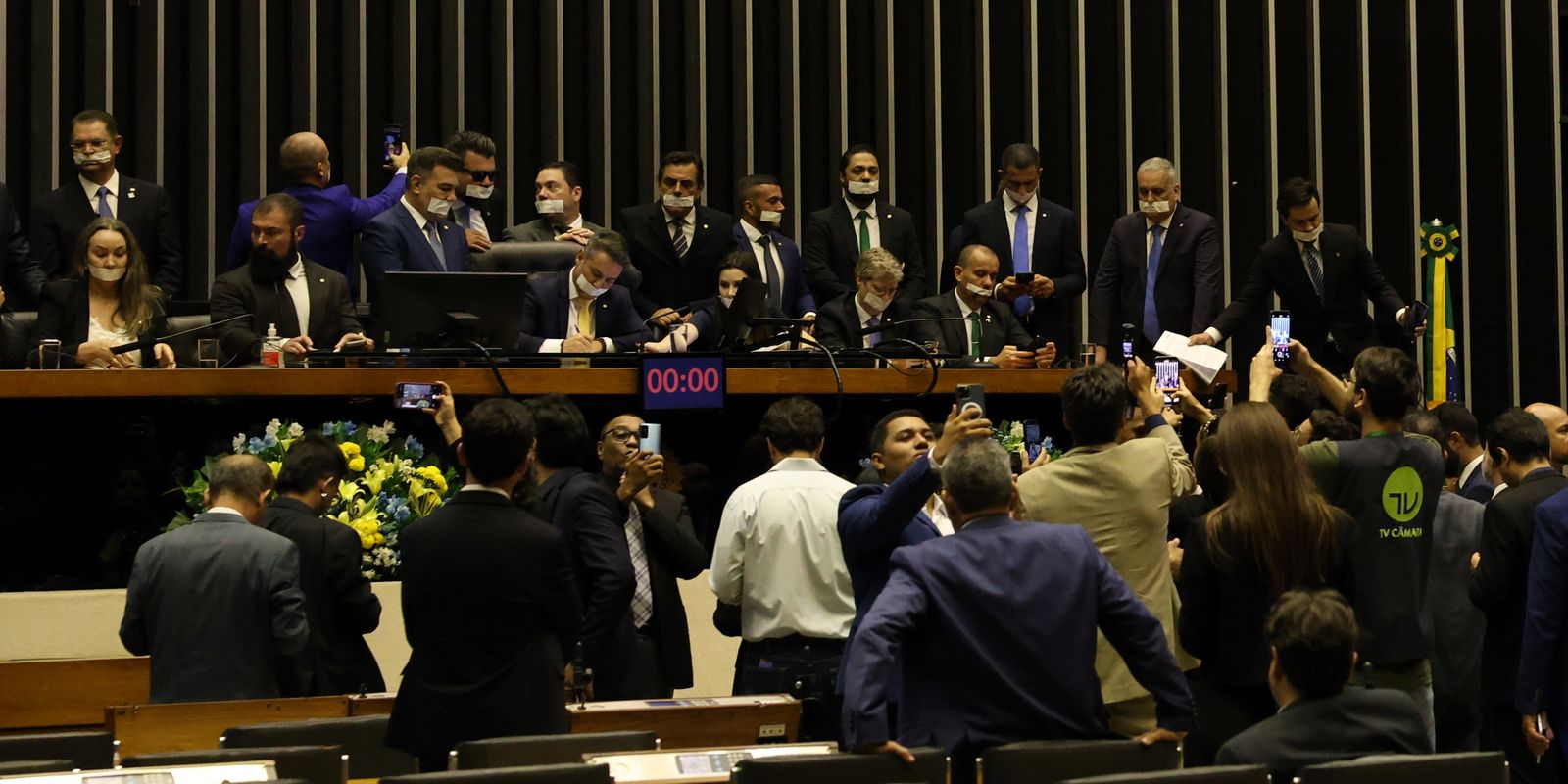 Corregedoria da Câmara recomenda suspensão de deputados por motim no plenário