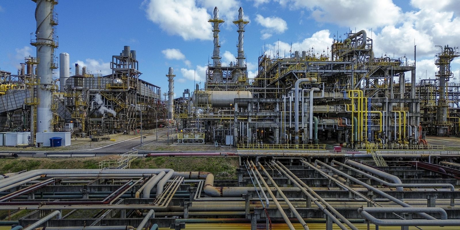 Indústria brasileira cresce 5,1% no ano, mas uso da capacidade instalada recua