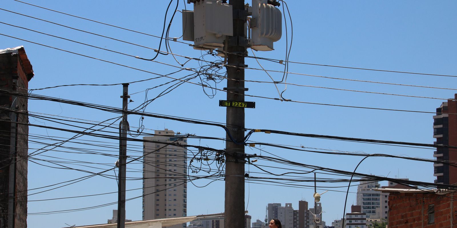 Furto de energia custou R$ 10,3 bilhões ao Brasil em 2024