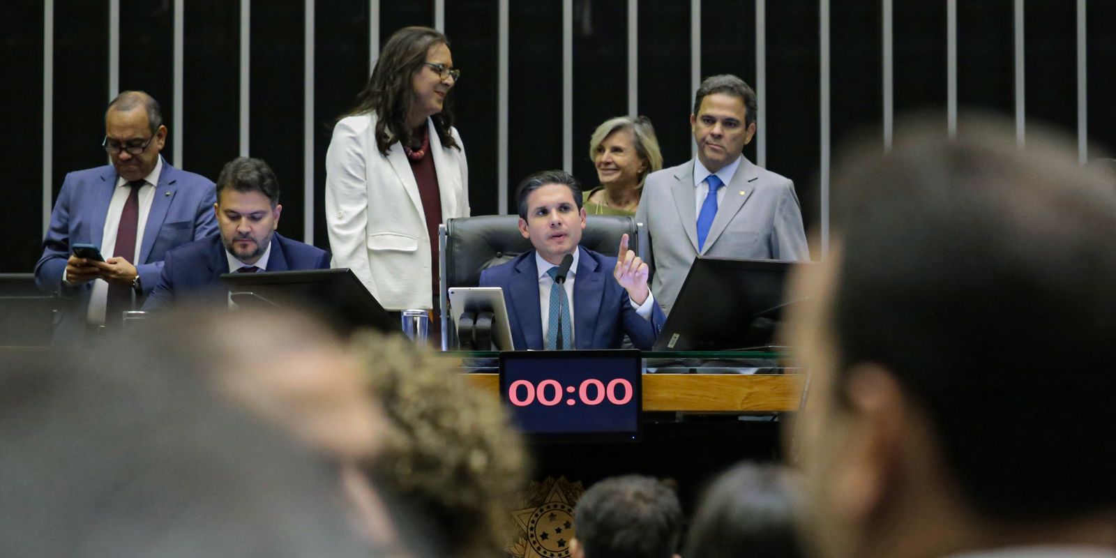 PEC da Blindagem acende alerta sobre corrupção em emendas parlamentares