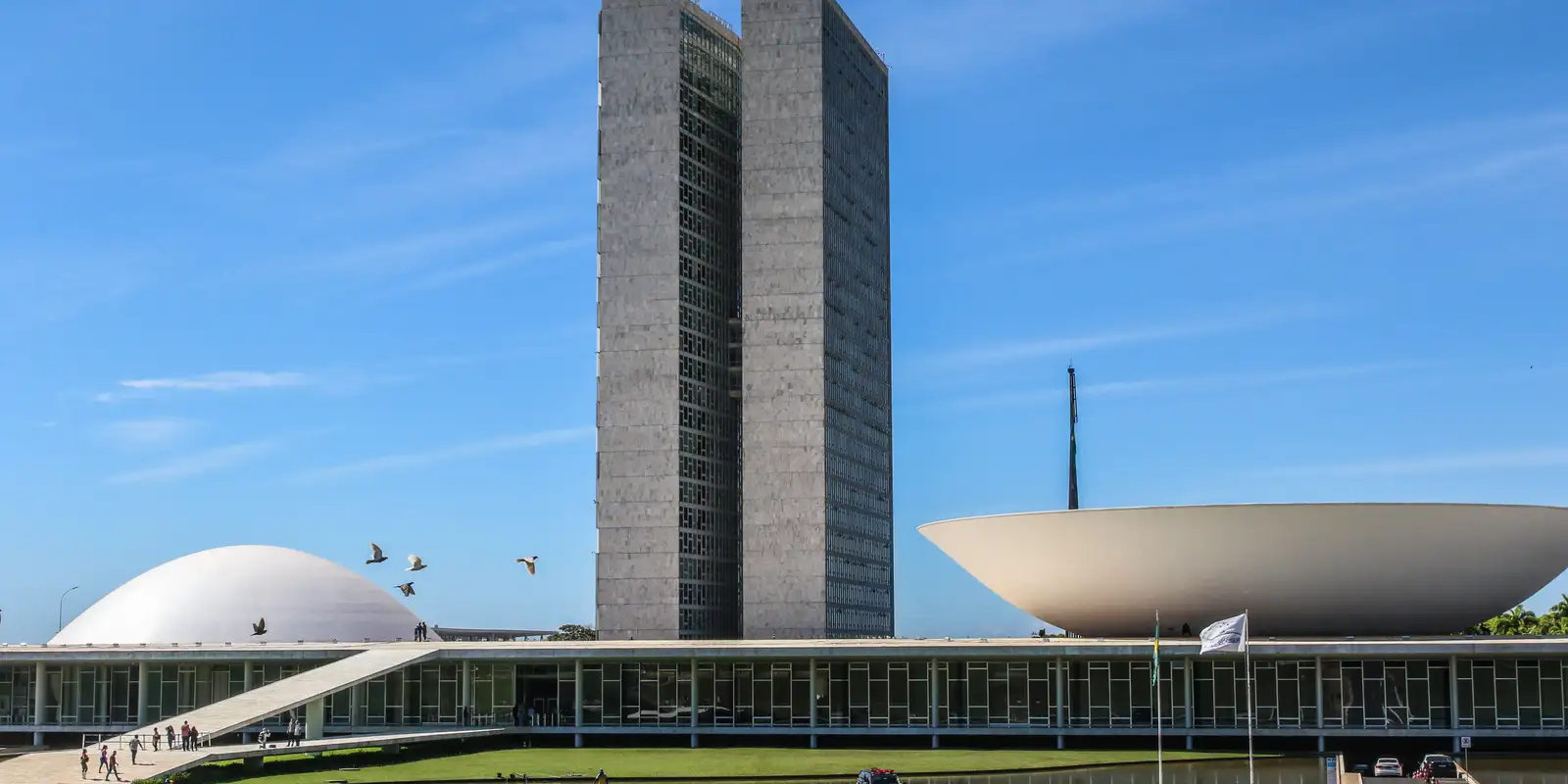 Senado aprova aumento de pena para quem fornecer álcool ou drogas a menores