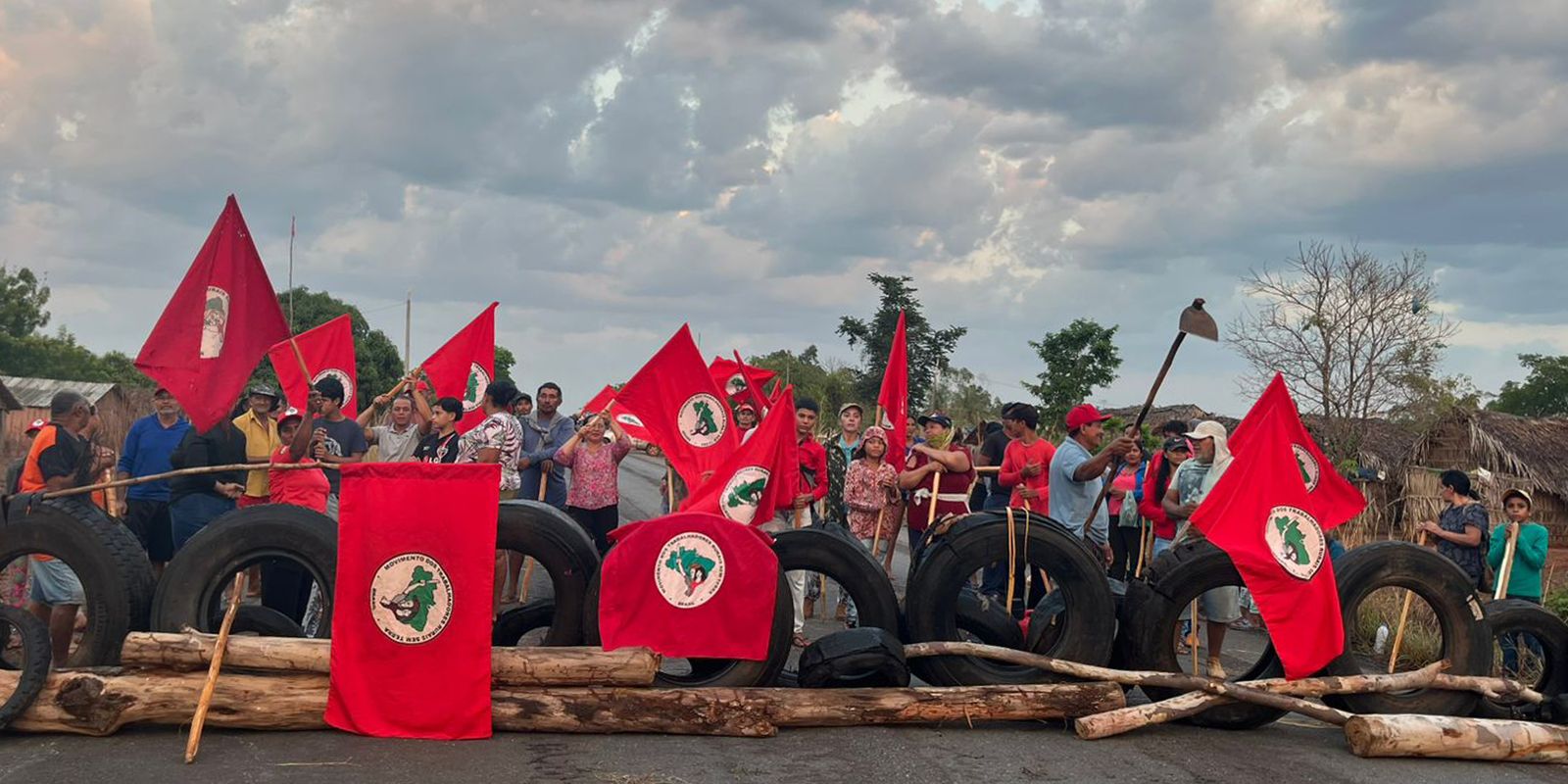 Sem-terra bloqueiam rodovia no Tocantins e liberam após promessa de reunião com Incra