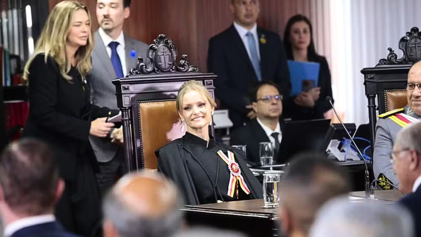Verônica Sterman toma posse como ministra do STM, a segunda em 217 anos de história