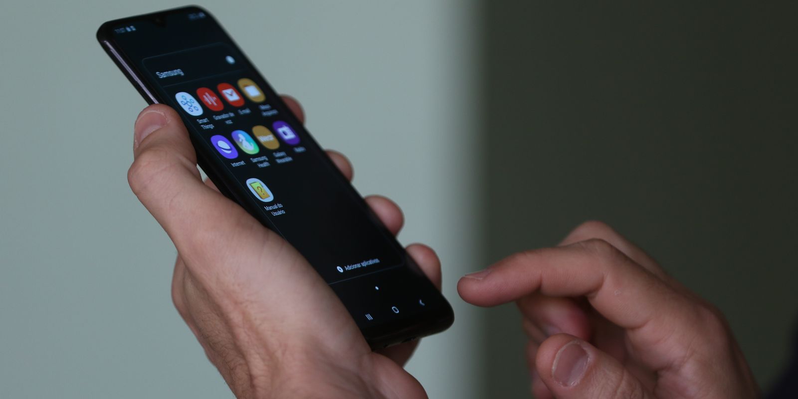 Restrição ao celular na sala de aula leva 80% dos alunos a prestar mais atenção, aponta pesquisa
