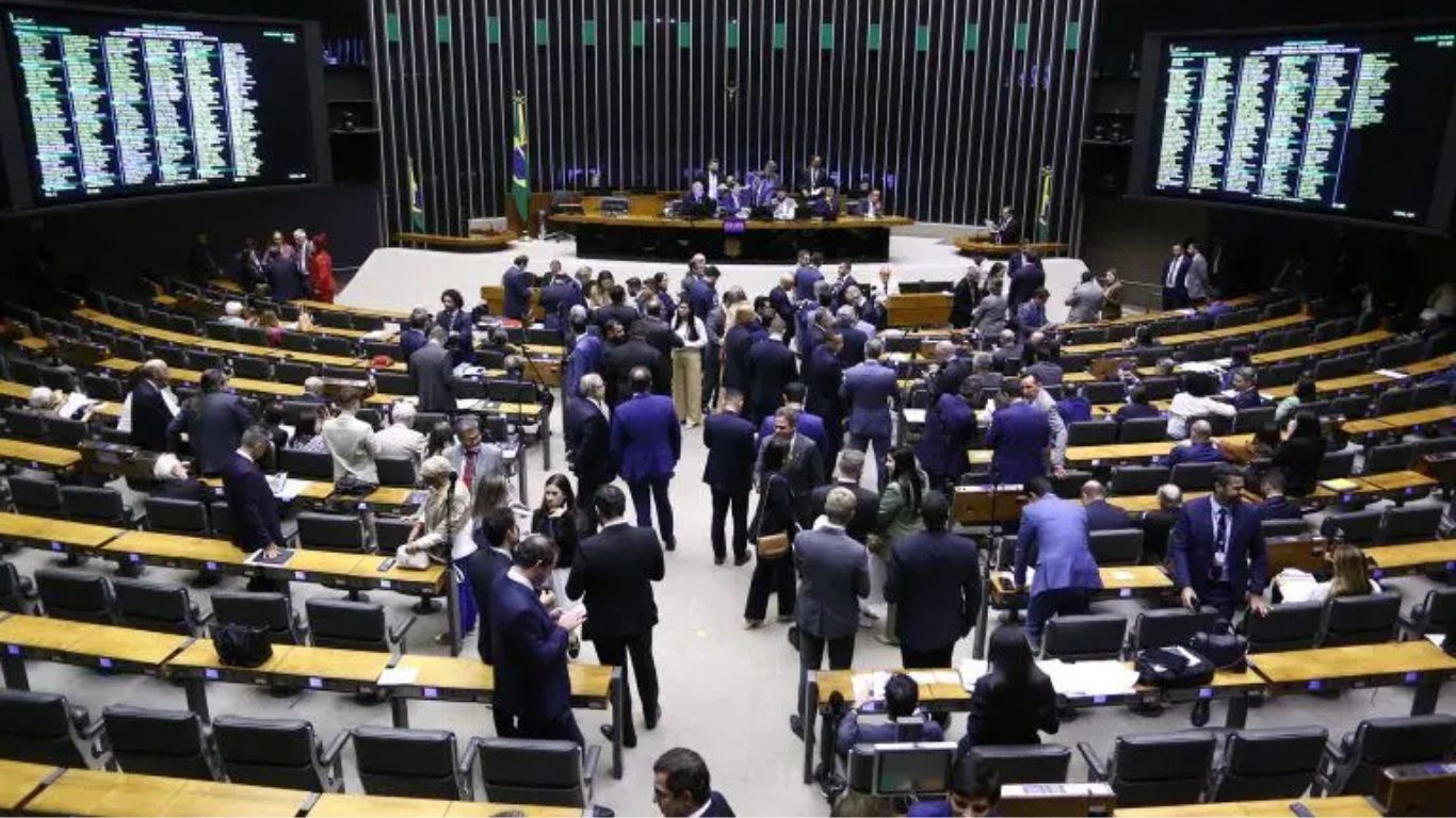 PEC da Blindagem também alcança deputados estaduais e distritais, decide STF