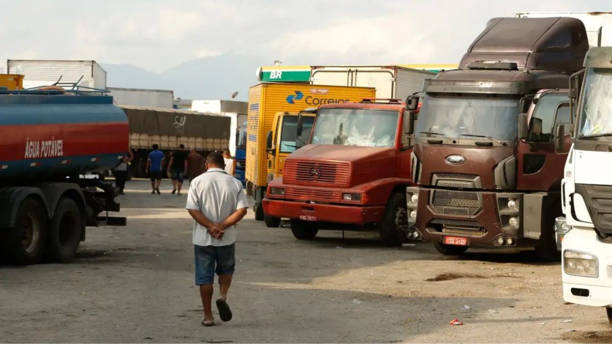 TST abre audiência pública sobre cálculo de horas extras de caminhoneiros