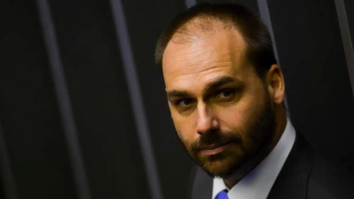 Conselho de Ética abre processo que pode cassar Eduardo Bolsonaro
