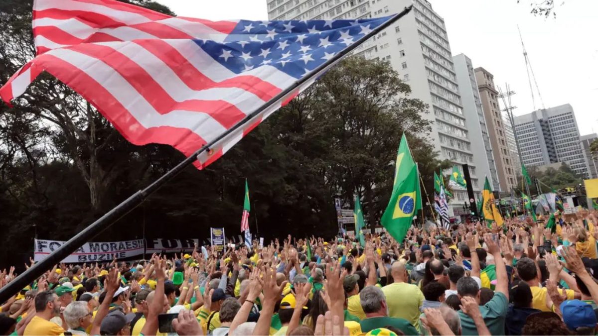 A irracionalidade das massas e o bolsonarismo em tempos de tarifaço