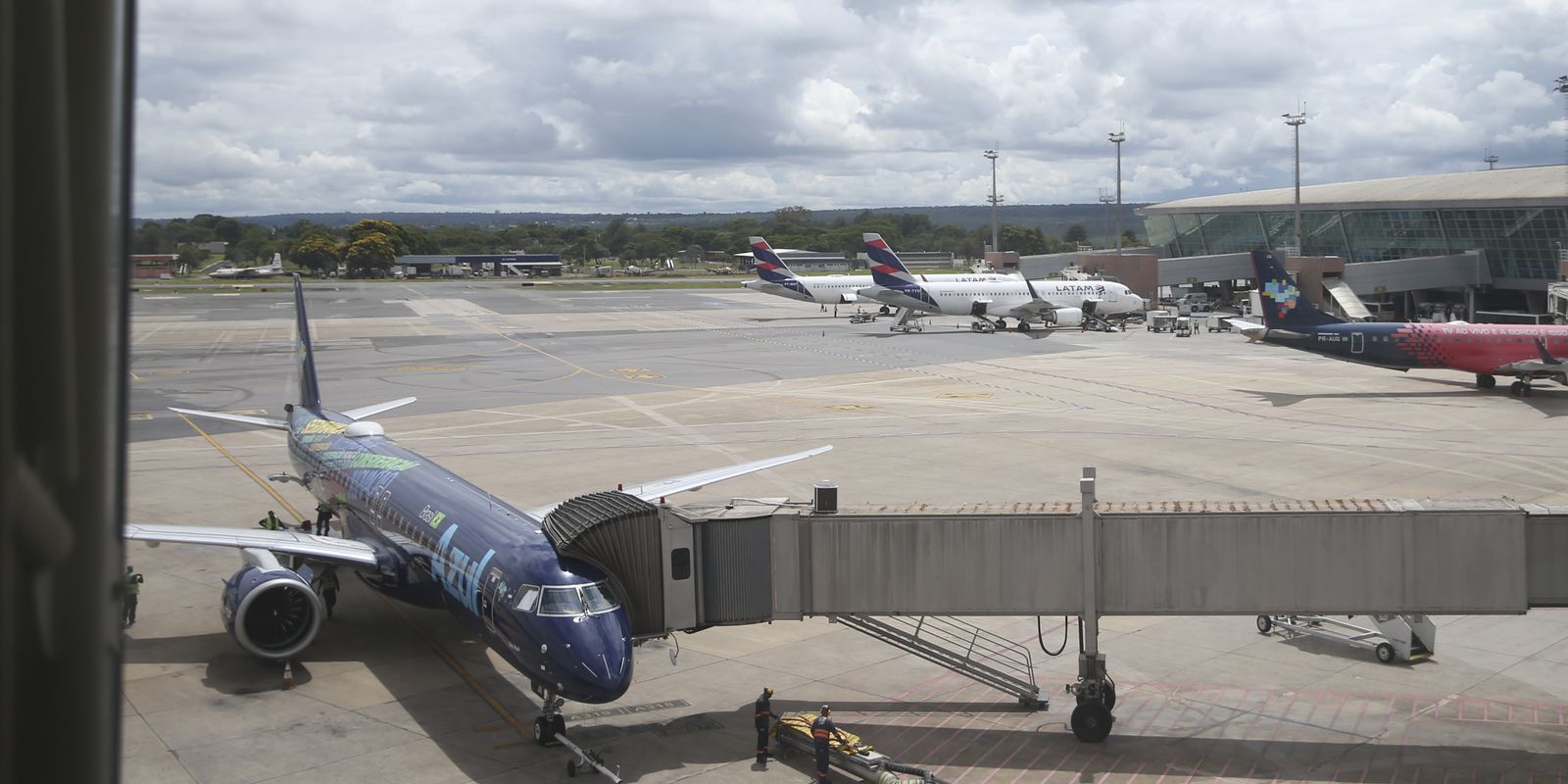 Avião ultrapassa ônibus como transporte preferido em viagens pessoais no Brasil