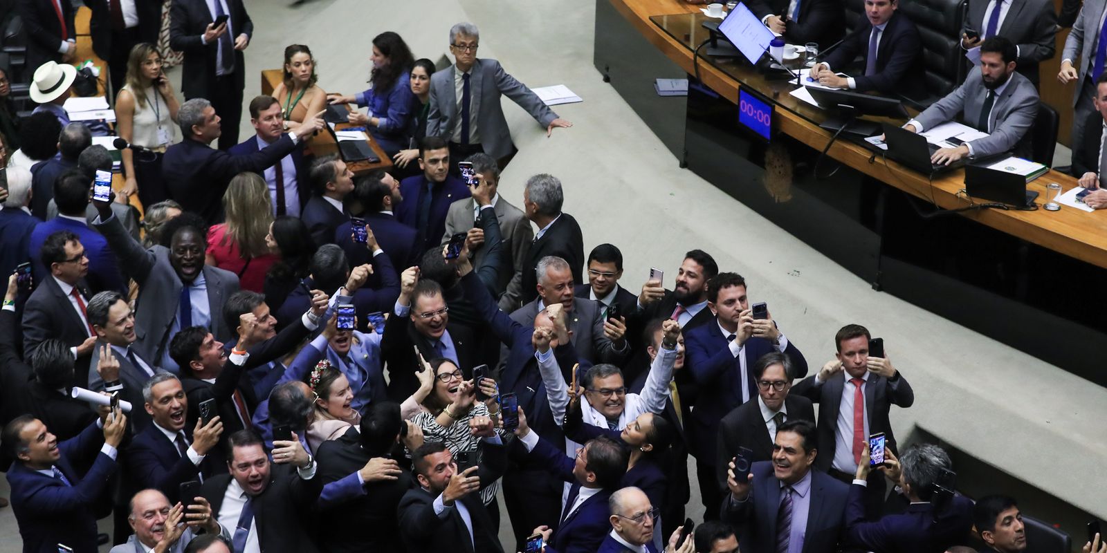 Câmara derruba MP que taxava bancos, bilionários e apostas esportivas