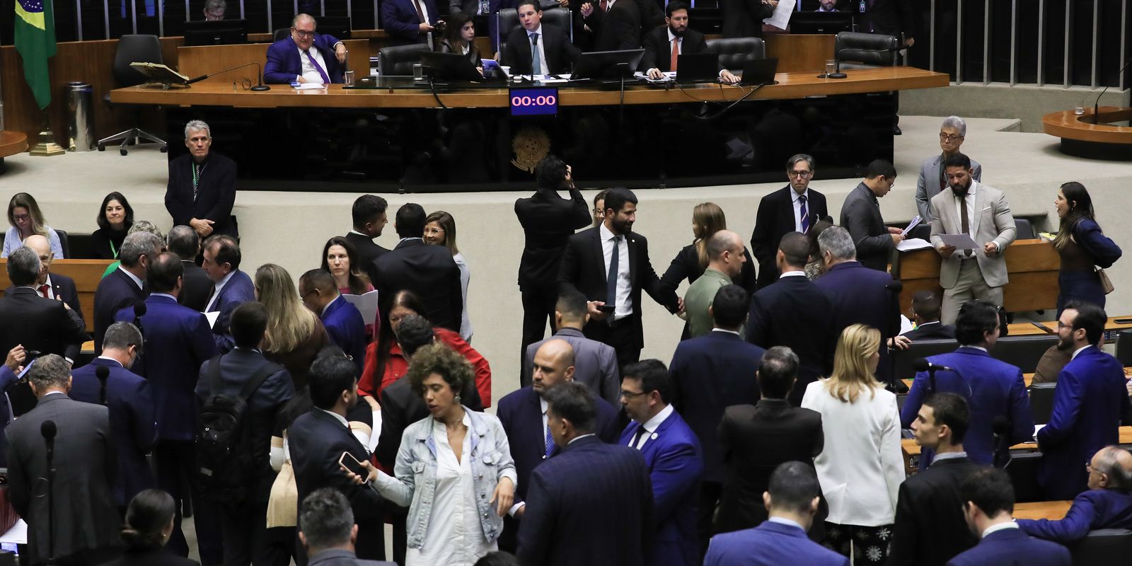Câmara aprova aumento de penas para crimes de facções e uso de escudo humano