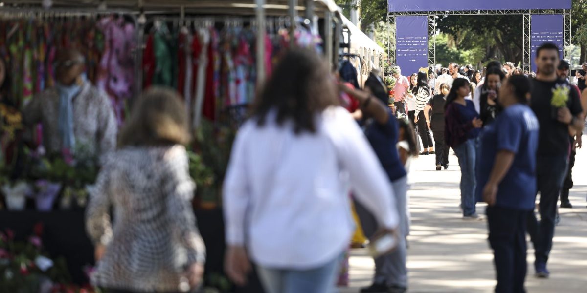 Desemprego repete mínima histórica: 5,6% em setembro, renda sobe 4%, diz IBGE