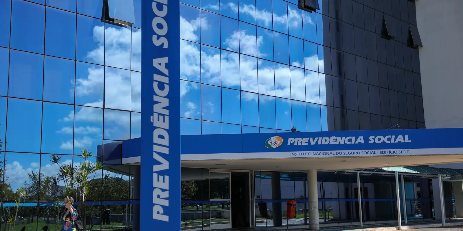 Flávio Dino vota para anular regra da reforma da Previdência sobre aposentadoria por invalidez