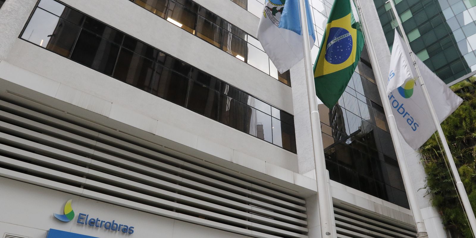 Eletrobras vende participação na Eletronuclear à Âmbar Energia por R$ 535 milhões