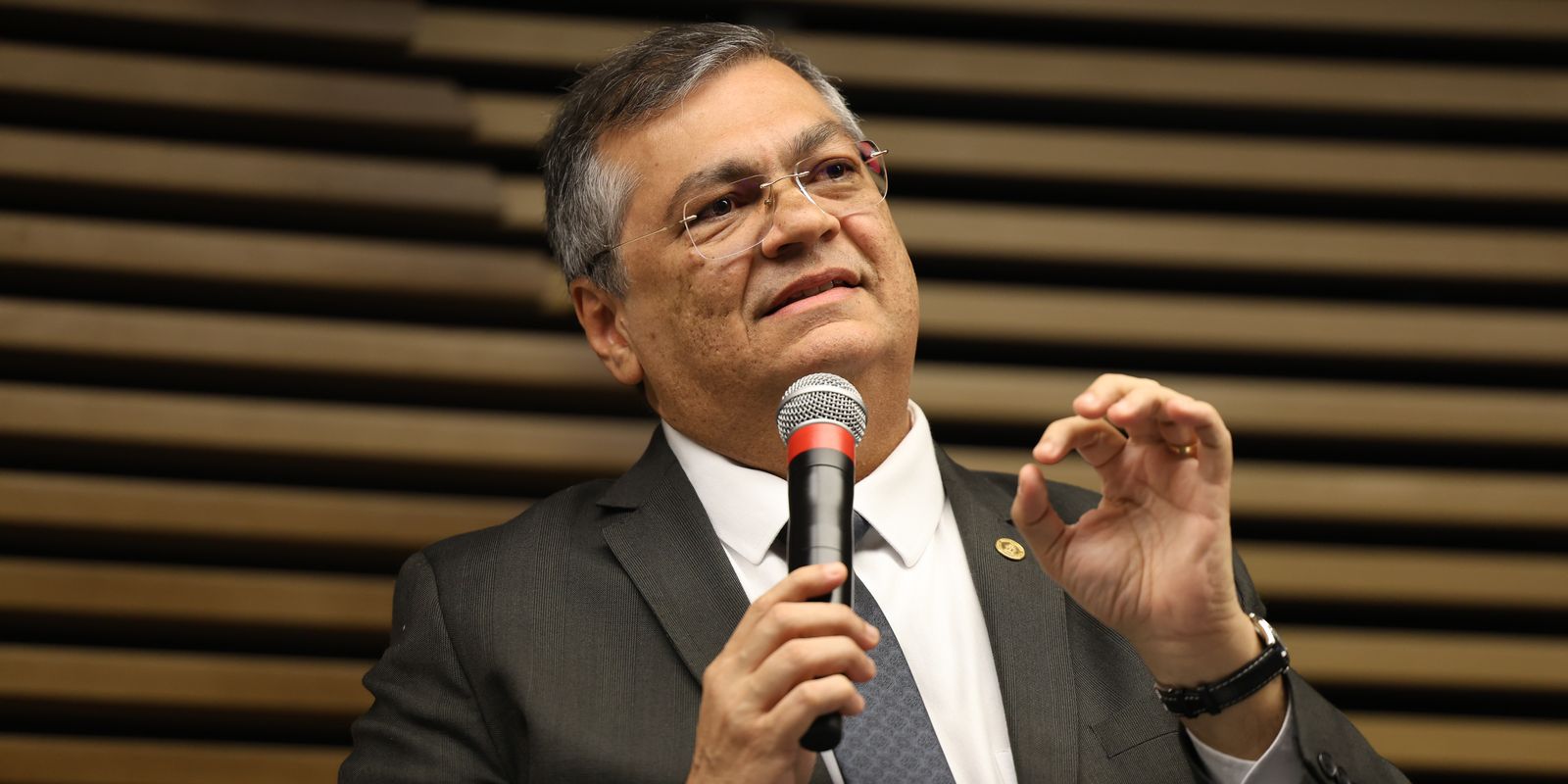 Flávio Dino cobra apuração nacional sobre emendas Pix e reforça dever de transparência
