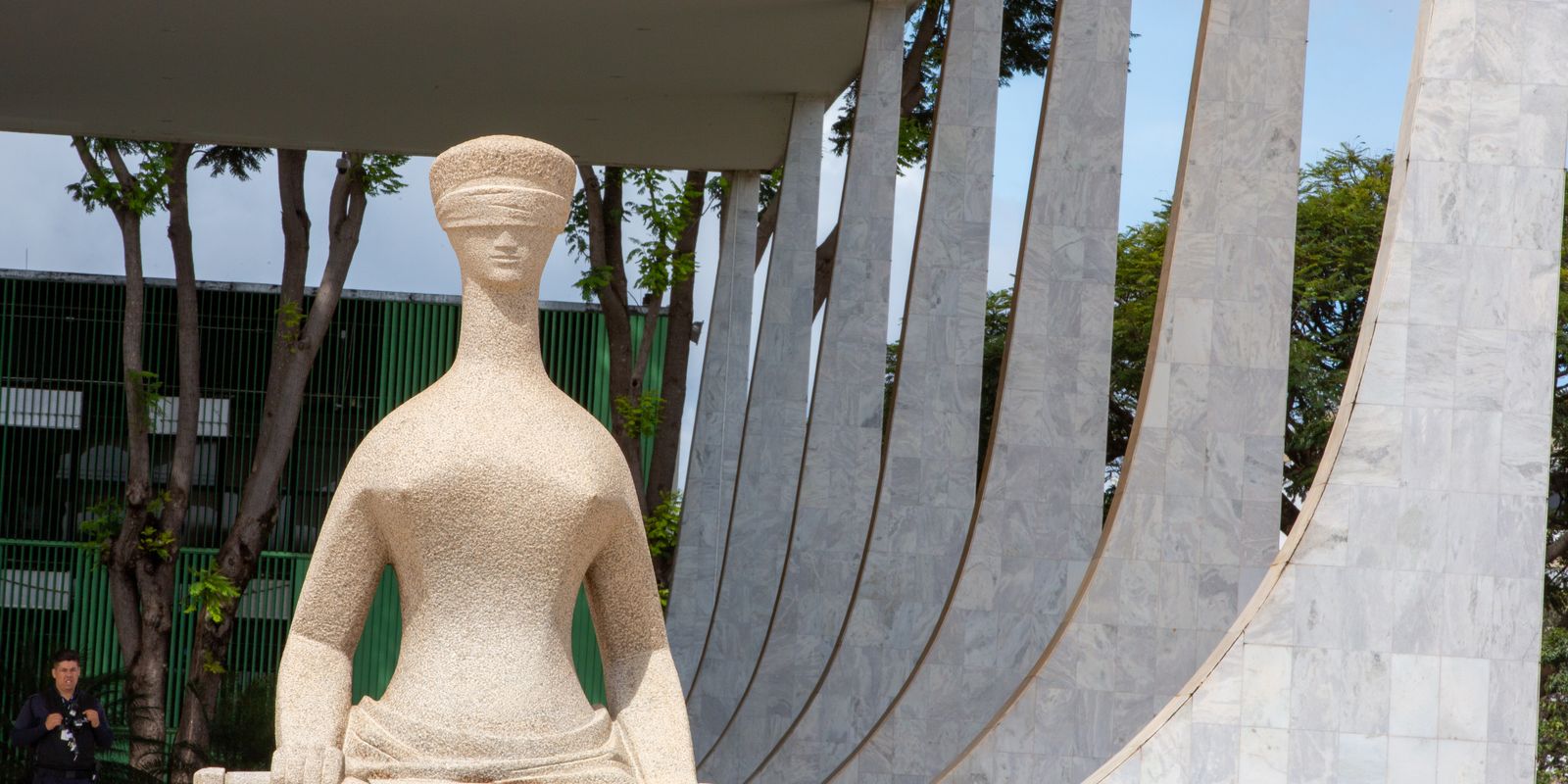 STF vai julgar direito de licença-maternidade para homens em união homoafetiva
