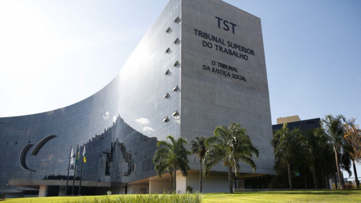 TST funciona em plantão no recesso e tem horário reduzido em janeiro