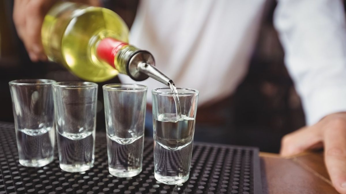 Câmara analisa tornar crime hediondo falsificação de bebidas depois de mortes por metanol