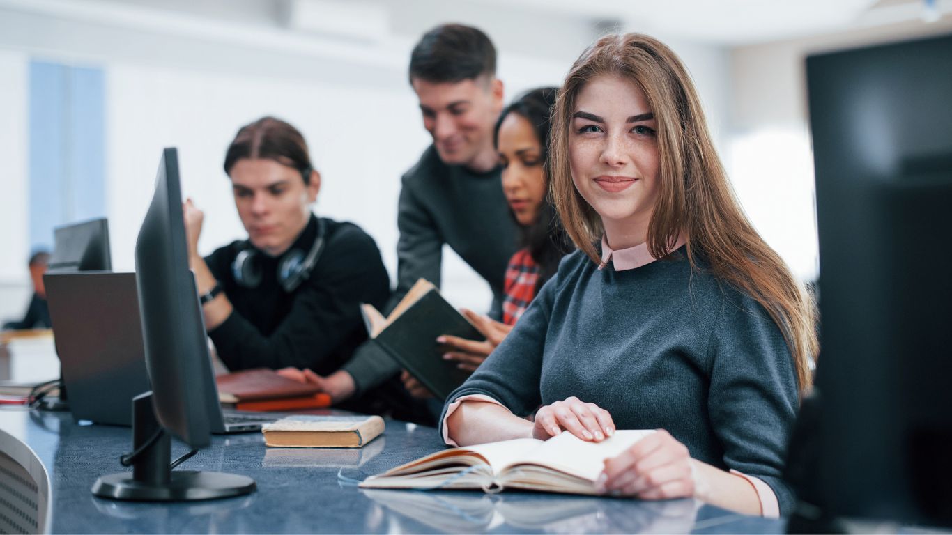 LexLegal abre vaga de estágio para estudantes de Jornalismo, RI e Direito