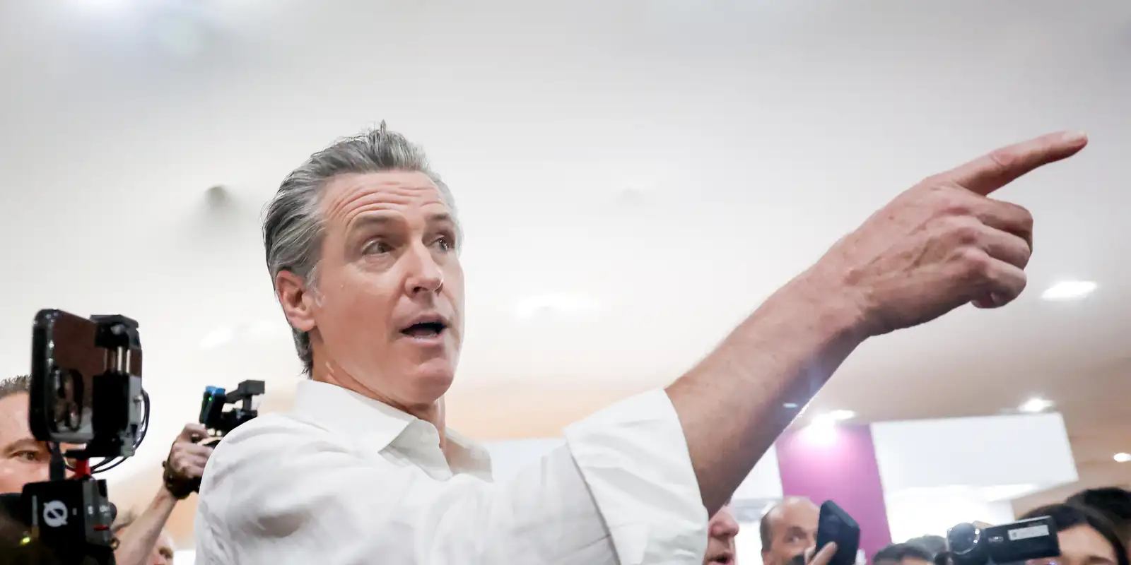 Gavin Newsom critica ausência dos EUA na COP30 e firma parceria ambiental com o Pará