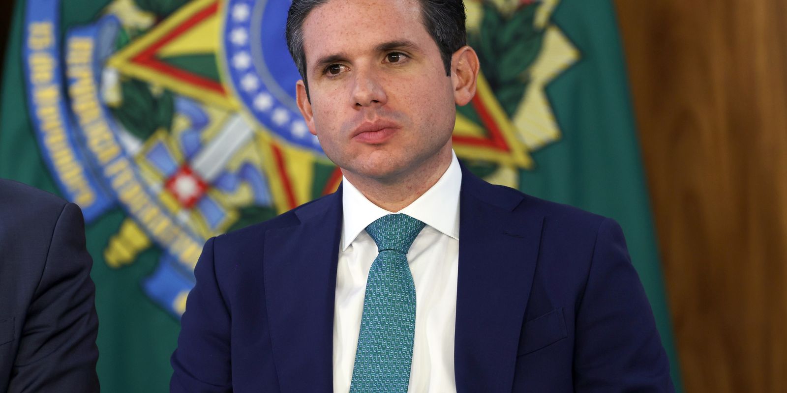 Câmara proíbe deputados de votarem do exterior após fuga de Alexandre Ramagem